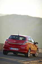 Opel Astra GTC 2005 года